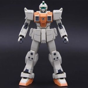 Mecha RGM-79G Ground Type de Gundam montado em escala 1/144, de frente, com escudo laranja
