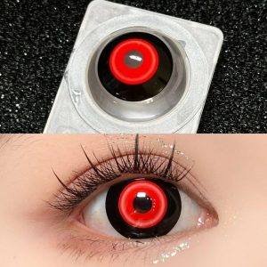 Lente de contato vermelha com anel preto do Kaneki Ken, de Tokyo Ghoul, na embalagem e no olho