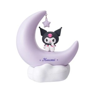 Luminária em formato de lua roxa com a Kuromi, da Sanrio, sentada sobre uma nuvem branca