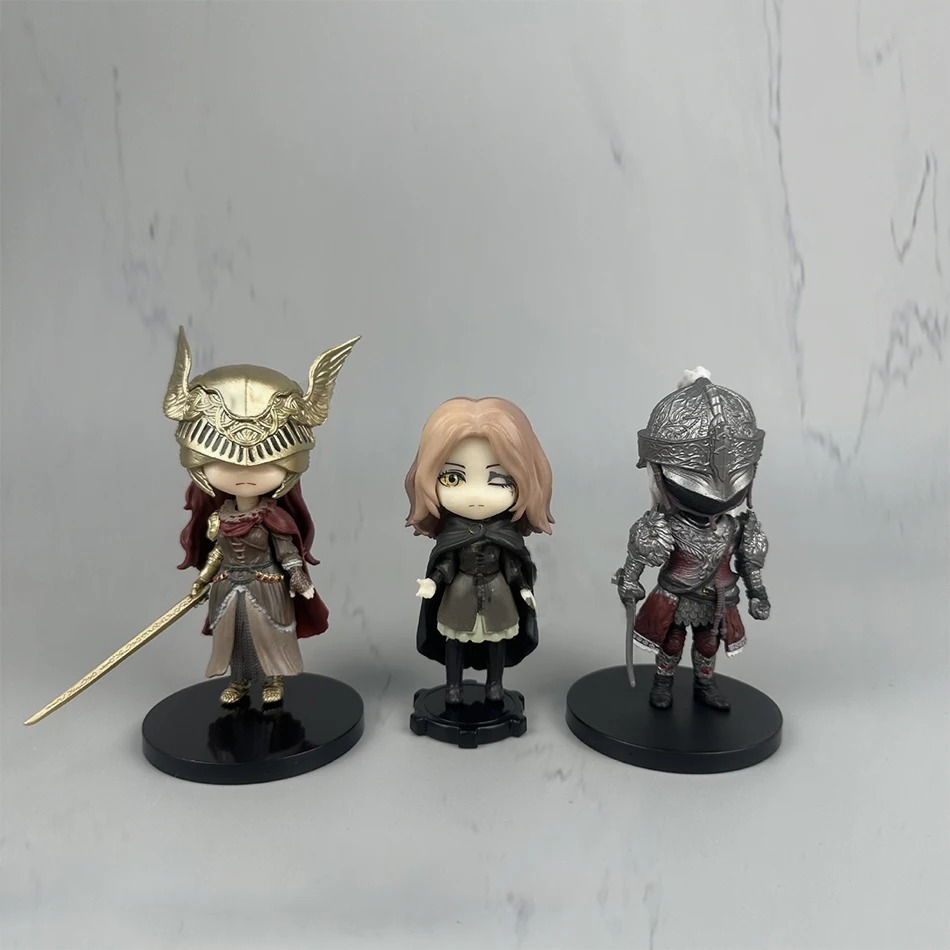 Mini figures de Malenia, Melina e de um cavaleiro de armadura de Elden Ring sobre bancada de mármore
