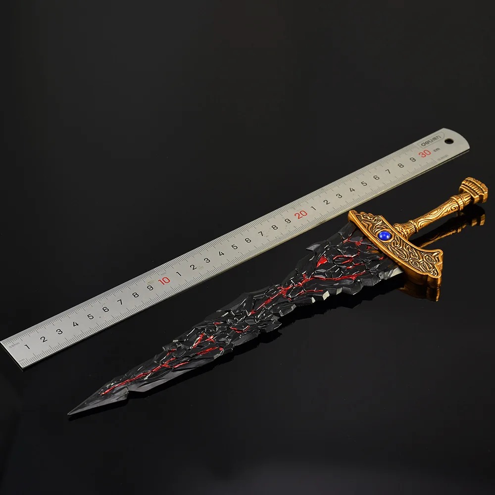 Miniatura da Black Blade de Maliketh ao lado de uma régua, em metal, 30 cm