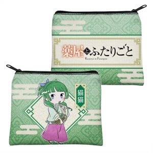 Moedeiro de canvas verde com a Maomao chibi em pé, frente e verso, de Diários de uma Apotecária
