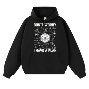 Moletom preto com capuz e estampa do dado D20 com a frase Don't worry I have a plan