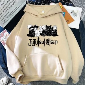 Moletom caqui com capuz e estampa chibi da turma de Jujutsu Kaisen acima do nome da série