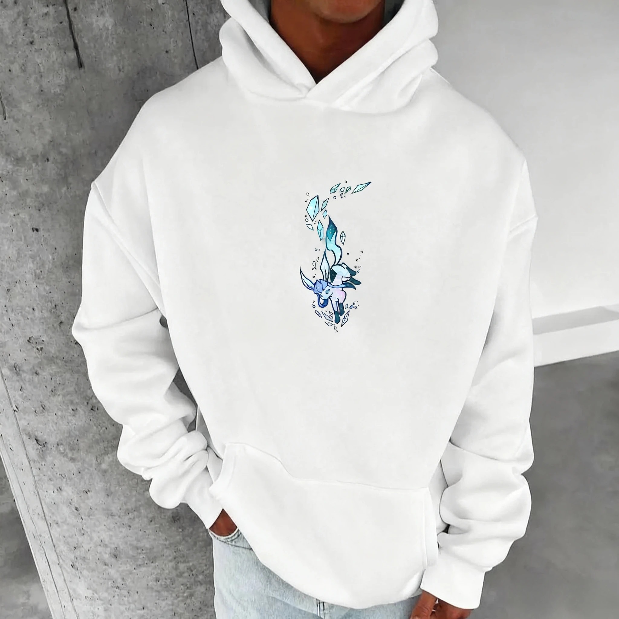 Moletom branco com capuz e o Glaceon, de Pokémon, pequeno no peito, com bolso canguru