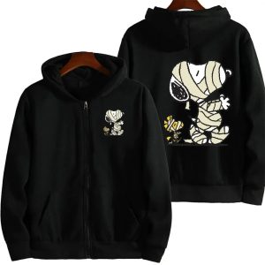 Moletom preto com zíper e capuz com o Snoopy enfaixado e Woodstock, frente e costas