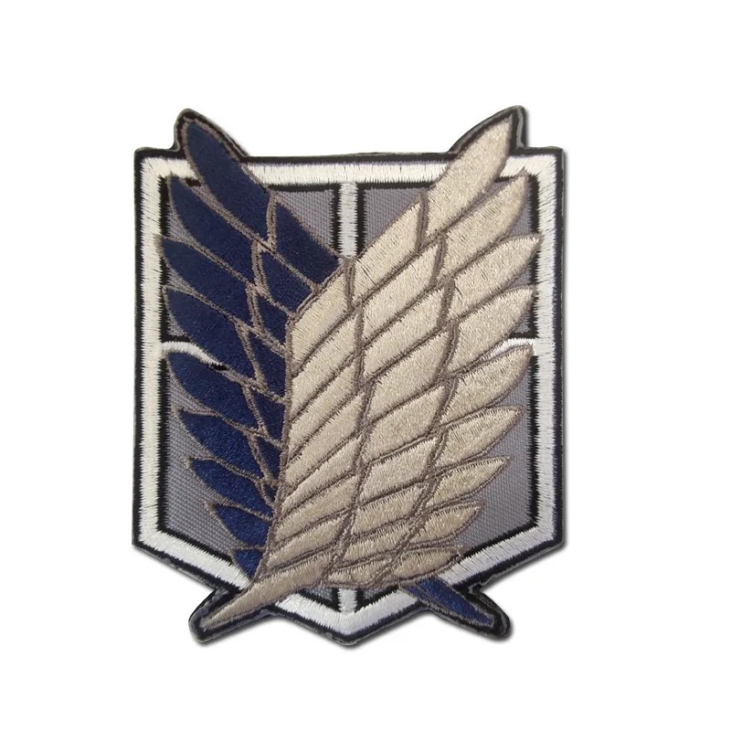 Brasão das Asas da Liberdade bordado, da Tropa de Exploração de Attack on Titan, sobre fundo branco