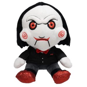 Pelúcia do boneco Billy, de Jogos Mortais, vista de frente, de terno preto e laço vermelho