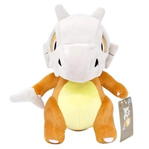Pelúcia do Cubone, de Pokémon, com crânio cinza-claro, corpo marrom-alaranjado, barriga amarela e osso na mão