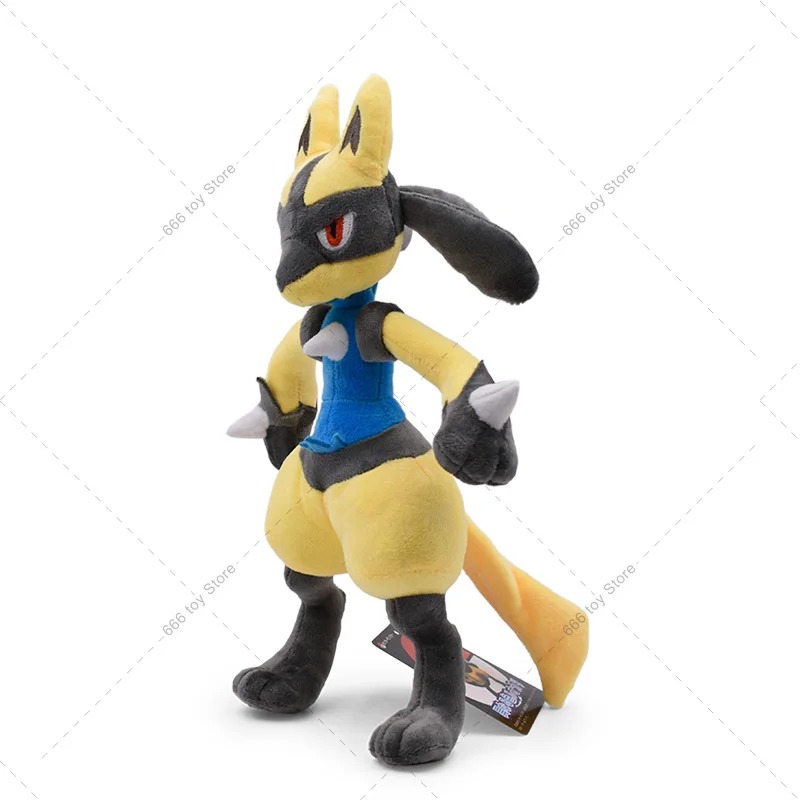 Pelúcia do Lucario de pé, com corpo amarelo e azul e espinhos nas patas, de Pokémon