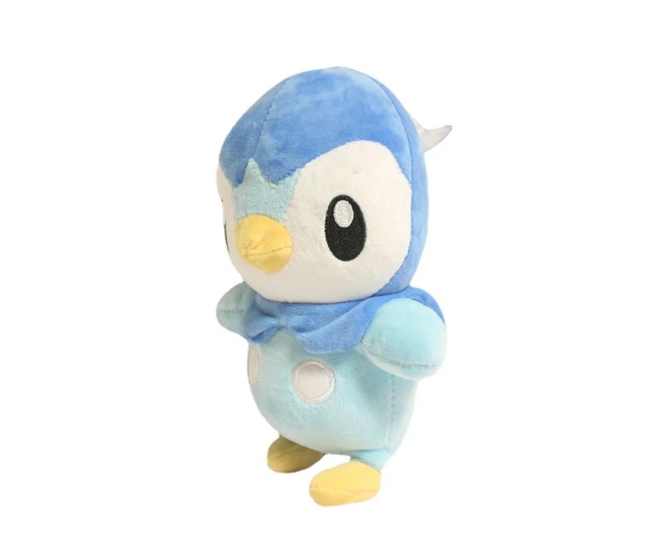 Pelúcia do Piplup, de Pokémon, em três quartos, mostrando o lenço azul no pescoço