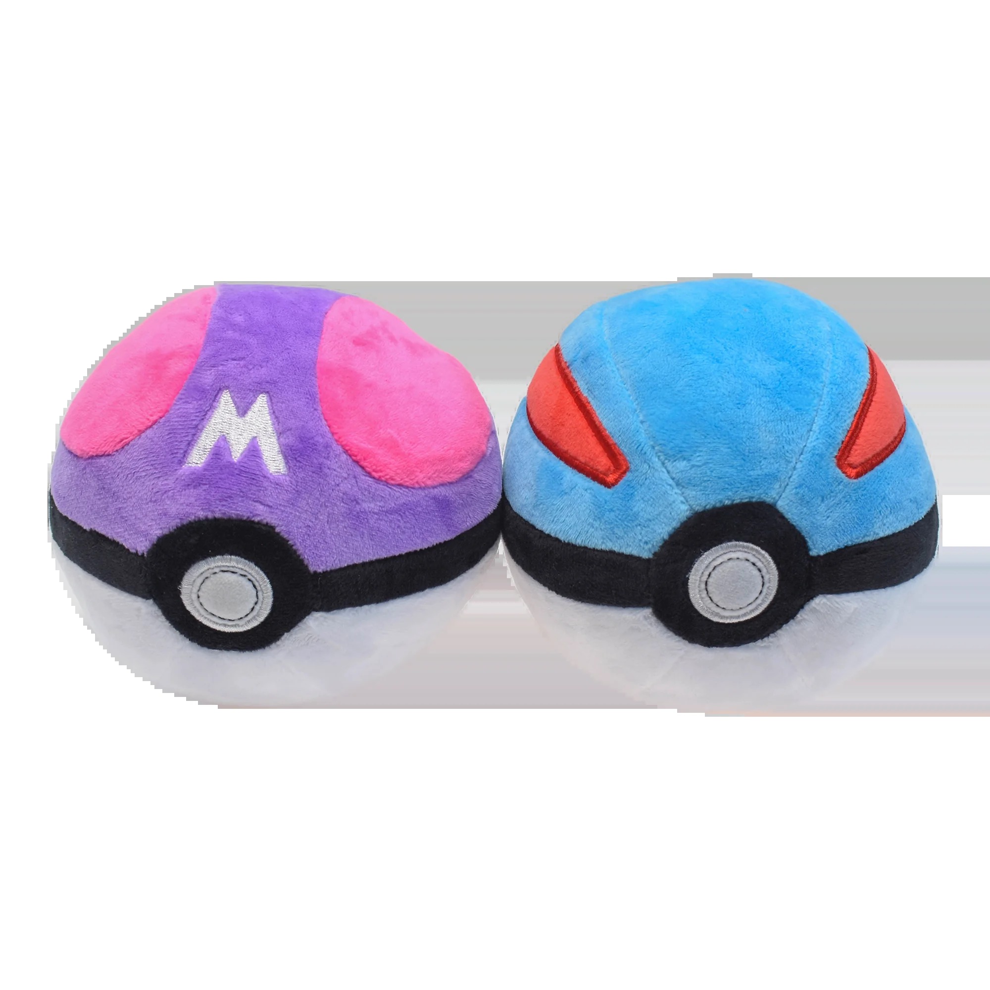 Pelúcias da Master Ball roxa e da Great Ball azul lado a lado