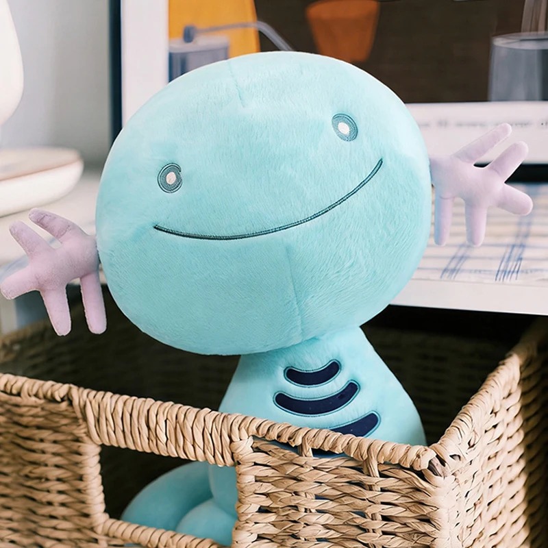 Pelúcia do Wooper, de Pokémon, azul-turquesa, dentro de uma cesta de vime
