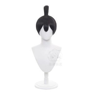 Peruca preta curta com topete do Aki Hayakawa, de Chainsaw Man, em busto branco