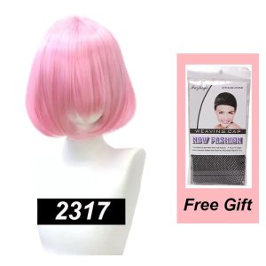 Peruca chanel bob rosa pastel com franja em manequim branco, com touca de rede de brinde ao lado