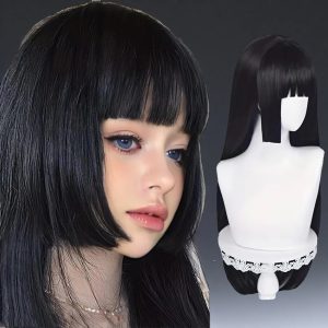Peruca preta lisa com franja reta e mechas laterais, hime cut, em modelo e em manequim