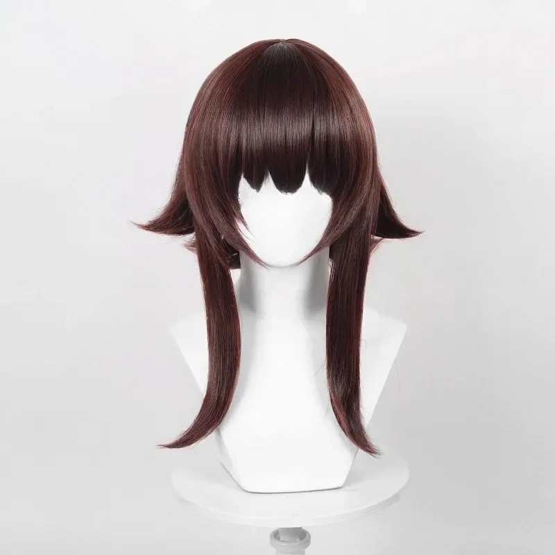 Peruca castanho avermelhada da Megumin, de KonoSuba, com franja reta, vista de frente em um busto