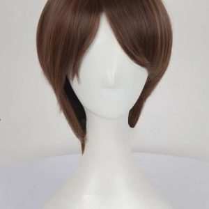 Peruca castanha curta e lisa da Rebecca Chambers, de Resident Evil, vista de frente no manequim