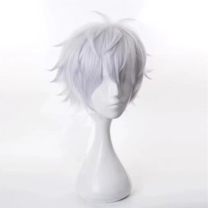 Peruca prateada curta e repicada do Satoru Gojo, de Jujutsu Kaisen, em busto branco