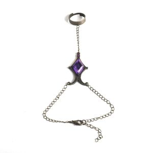 Pulseira de corrente com anel e cristal roxo em losango, inspirada na soul gem da Homura de Madoka Magica